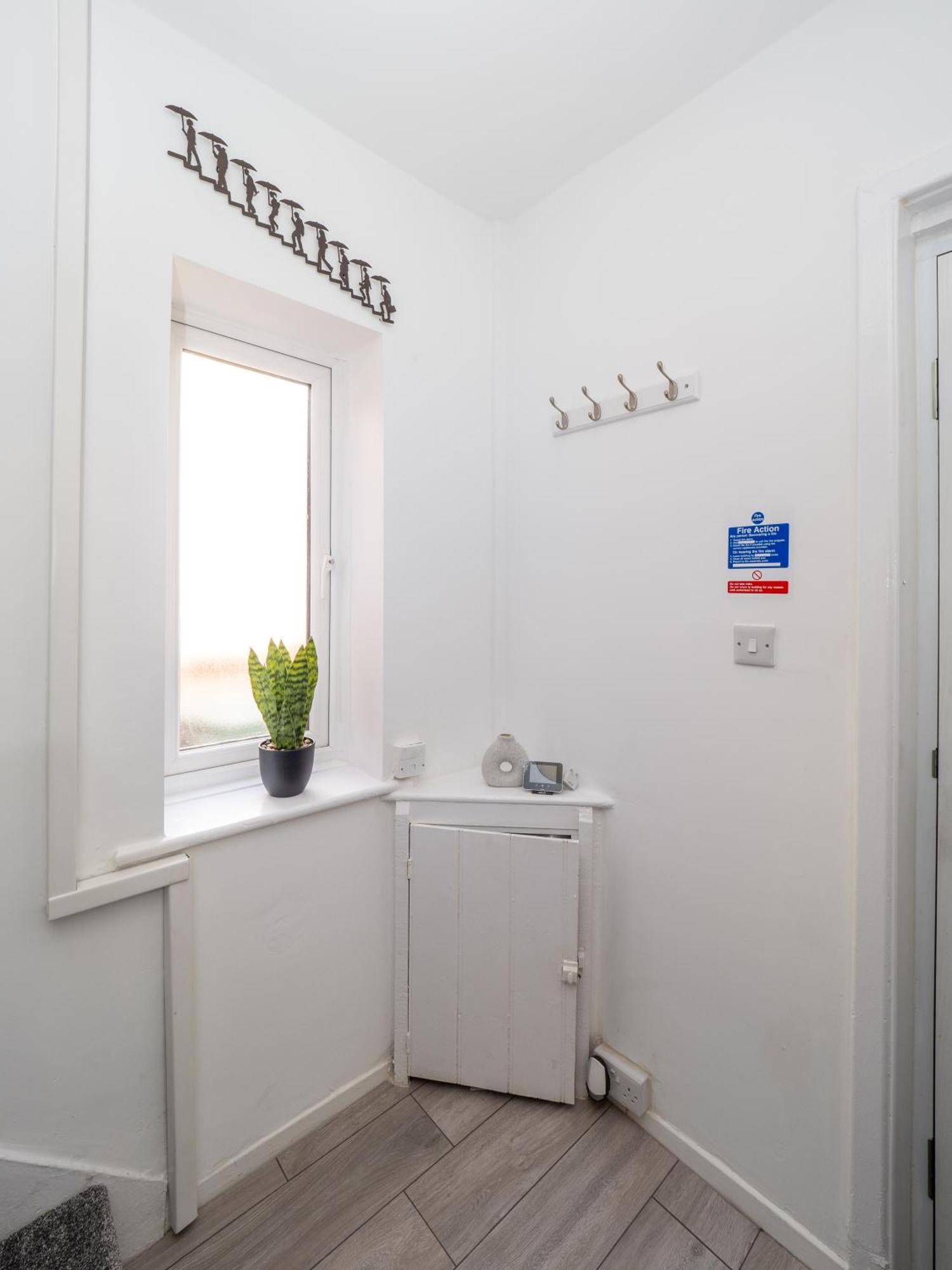 3Br Haven Retreat In Wallasey With Free Street Parking Esterno foto